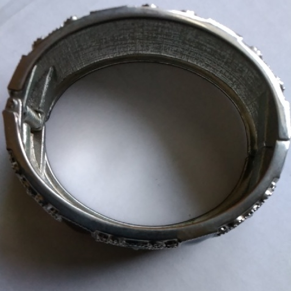 Elegant Silver and Black Women's Bracelet - Picture 3 of 5